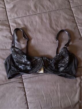 Sheer Lace Underwire Bra in Navy Blue
